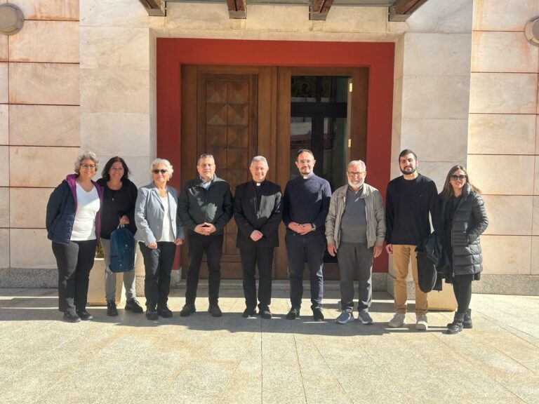 delegazione con vescovo grecia