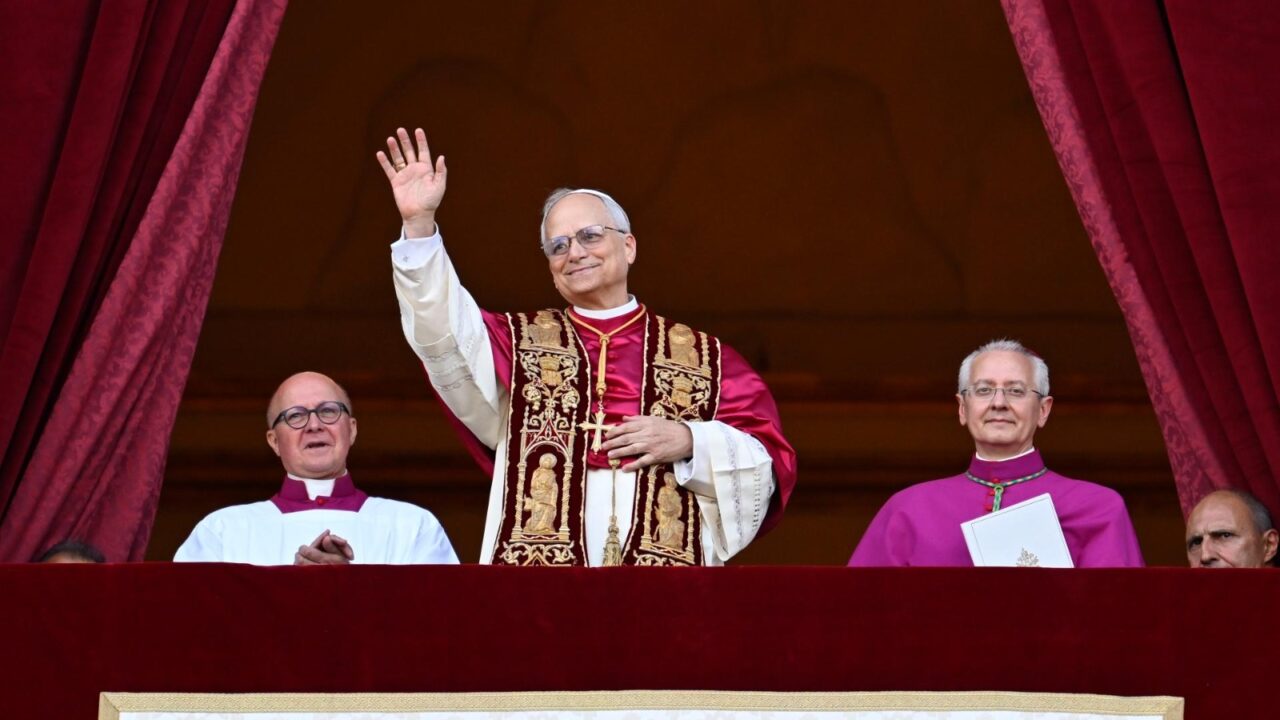 Habemus Papam: la fumata bianca svela il nuovo Pontefice